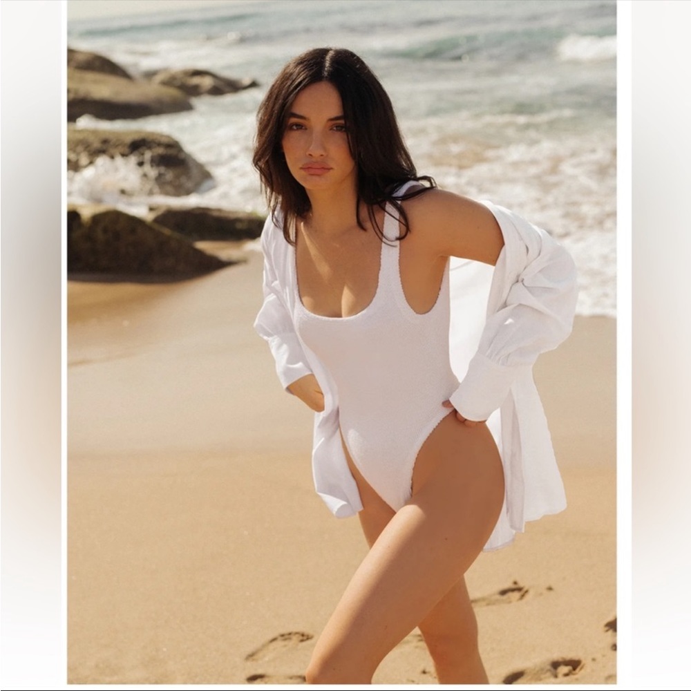 Hunza G The Square Neck One Piece Swimsuit White NWT One Size Crinkle